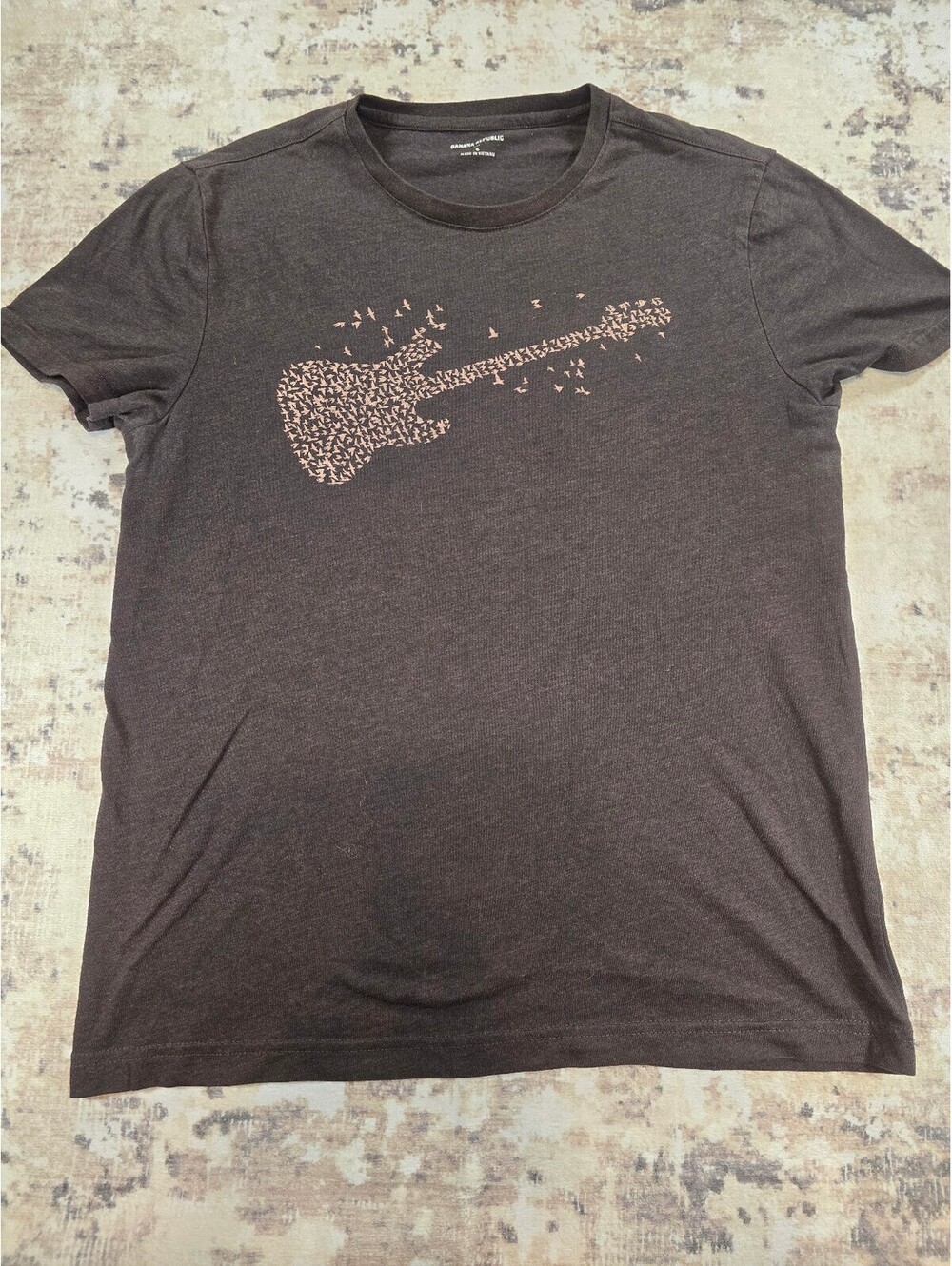 Banana Republic Small Black Graphic T-Shirt with Guitar Design (A2 022)
